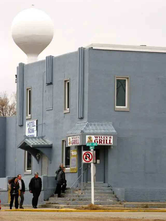 Willy's Grill and hotel with water tower